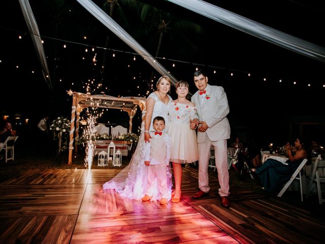 La boda de Roberto y Karina en Ixtapa Zihuatanejo, Guerrero 23