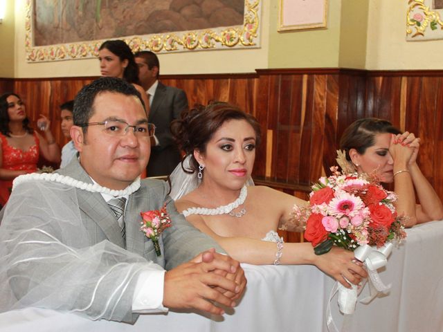 La boda de Erasmo y Aida en Tlaxcala, Tlaxcala 15