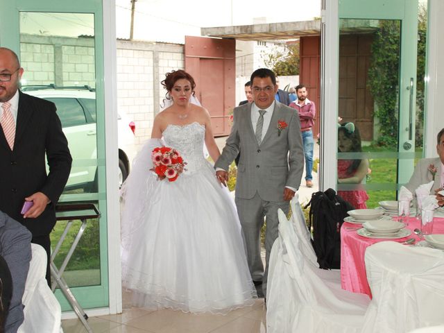 La boda de Erasmo y Aida en Tlaxcala, Tlaxcala 18