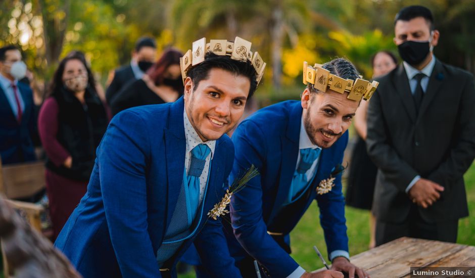 La boda de Emmanuel y Víctor en Morelia, Michoacán