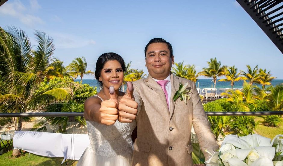 La boda de Carlos y Robina en Playa del Carmen, Quintana Roo