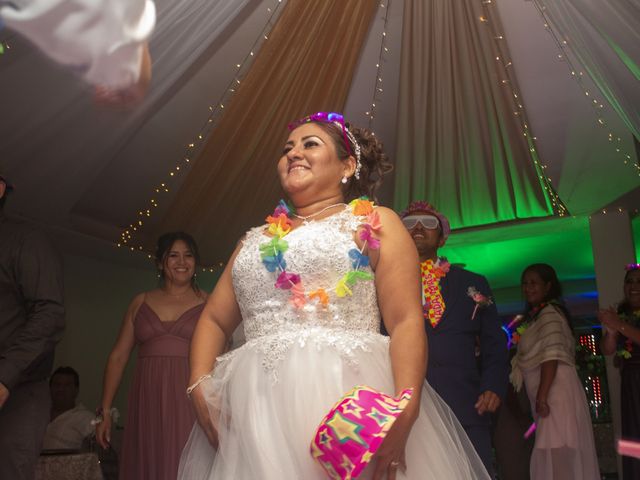 La boda de Carlos y Laura en Coatzacoalcos, Veracruz 12