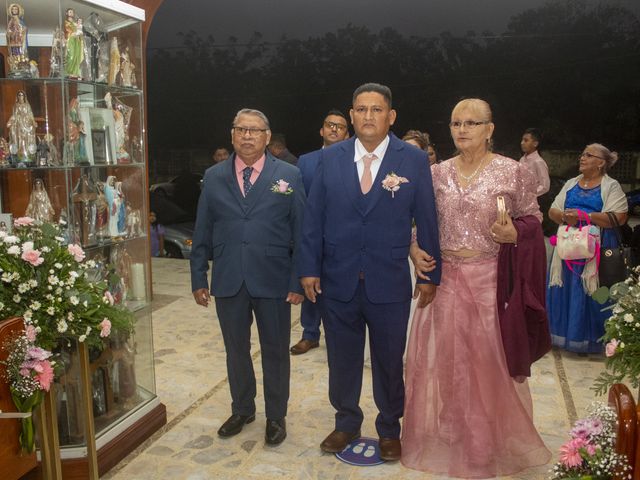 La boda de Carlos y Laura en Coatzacoalcos, Veracruz 14