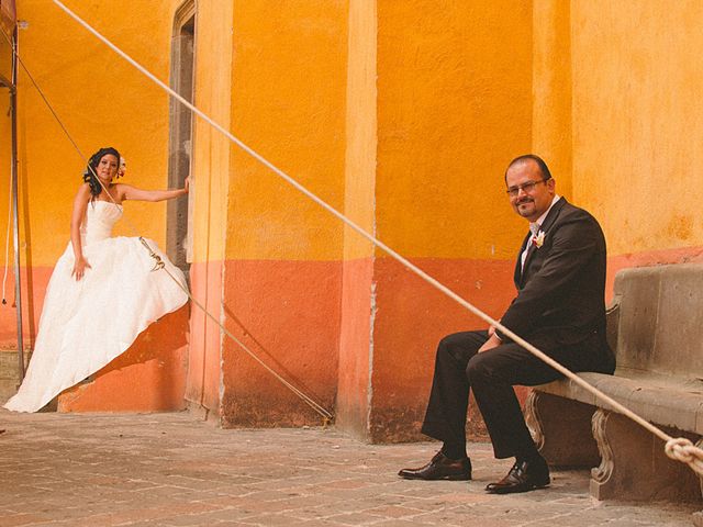 La boda de Rubén y Laura en Salamanca, Guanajuato 45