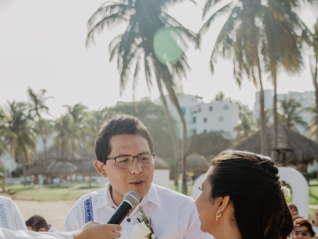 La boda de Mijaíl y Glenda en Huatulco, Oaxaca 31