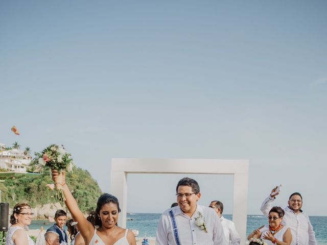 La boda de Mijaíl y Glenda en Huatulco, Oaxaca 40