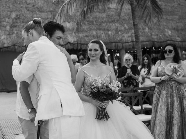La boda de Timothy y Dilssie en Playa del Carmen, Quintana Roo 33