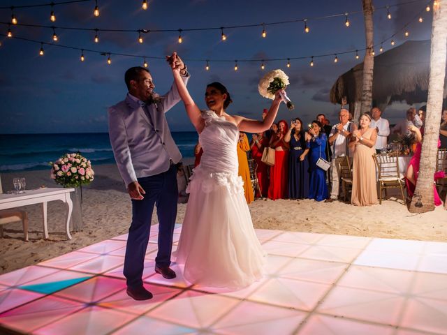 La boda de Santiago y Sayra  en Cancún, Quintana Roo 3