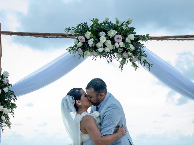 La boda de Santiago y Sayra  en Cancún, Quintana Roo 4