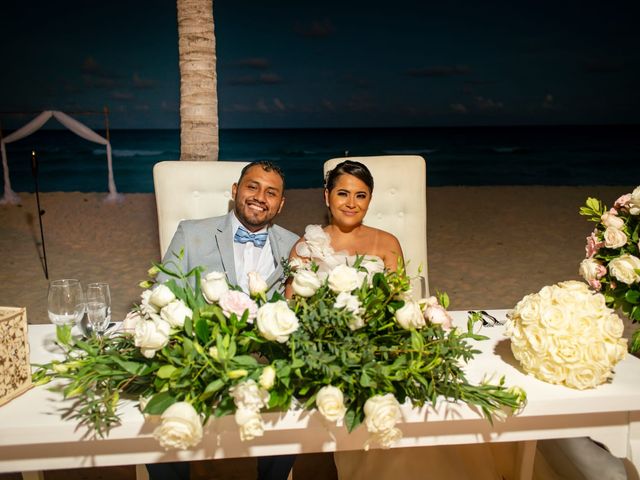 La boda de Santiago y Sayra  en Cancún, Quintana Roo 2