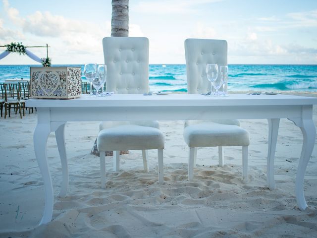 La boda de Santiago y Sayra  en Cancún, Quintana Roo 6