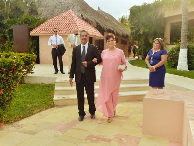 La boda de Juan Carlos y Susana en Huatulco, Oaxaca 9
