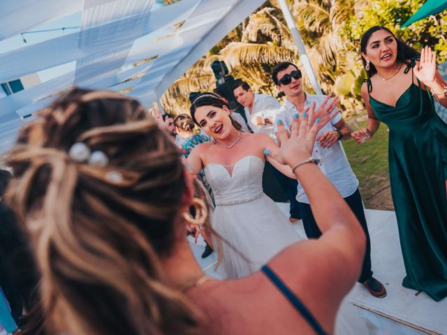 La boda de Diego y Paulina en Acapulco, Guerrero 157