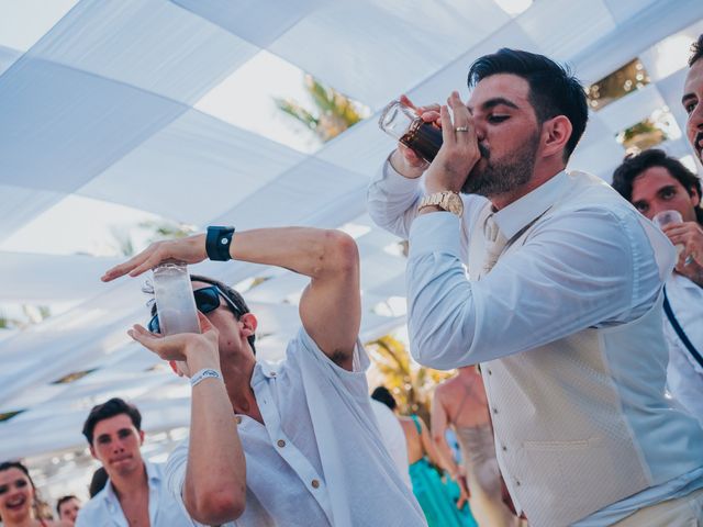 La boda de Diego y Paulina en Acapulco, Guerrero 160