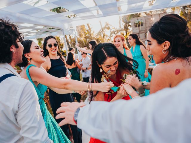 La boda de Diego y Paulina en Acapulco, Guerrero 163