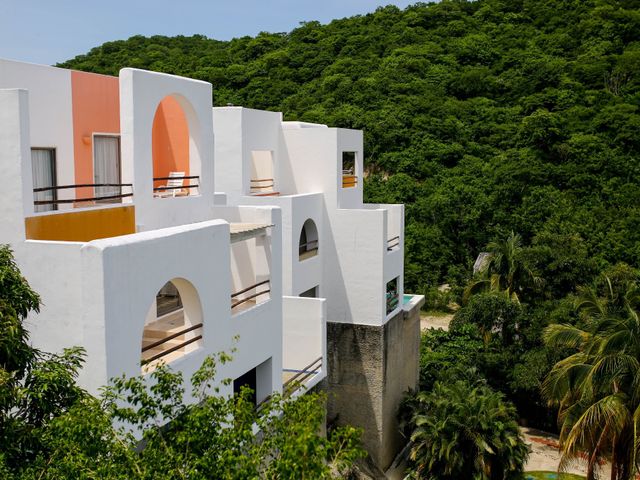 La boda de Ernesto y Alisa en Huatulco, Oaxaca 6