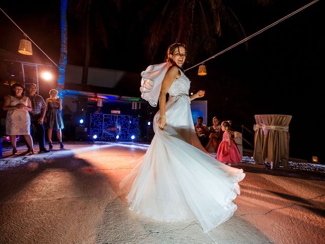 La boda de Ernesto y Alisa en Huatulco, Oaxaca 39