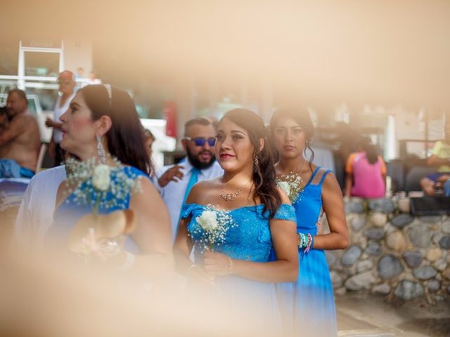 La boda de Carlos y Ahtziri en Bahía de Banderas, Nayarit 17