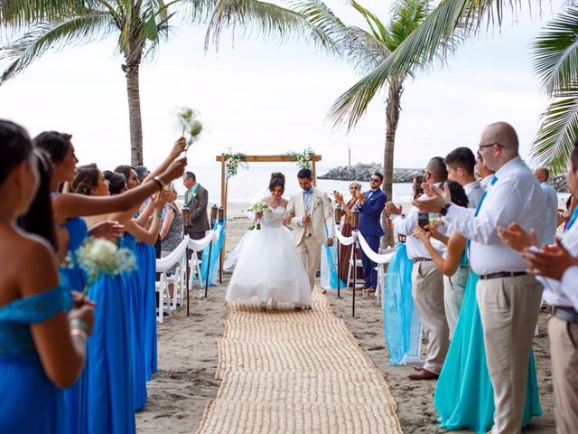 La boda de Carlos y Ahtziri en Bahía de Banderas, Nayarit 29