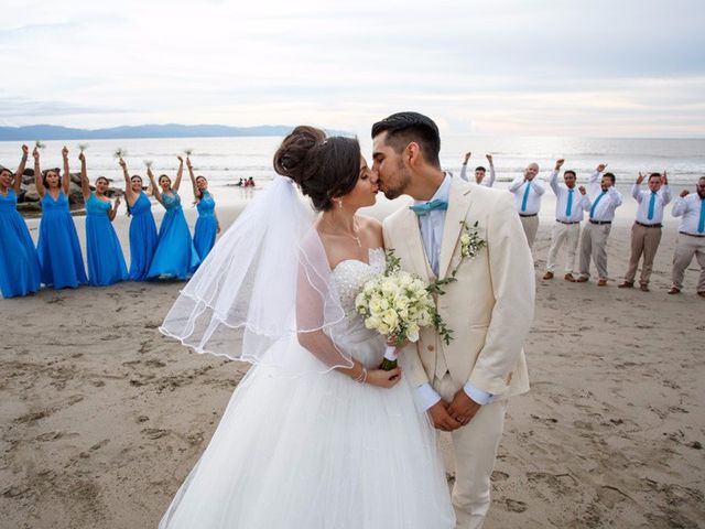 La boda de Carlos y Ahtziri en Bahía de Banderas, Nayarit 32