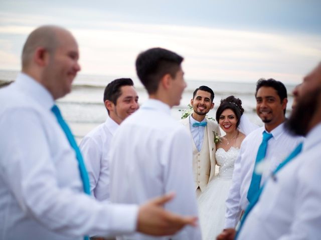 La boda de Carlos y Ahtziri en Bahía de Banderas, Nayarit 40