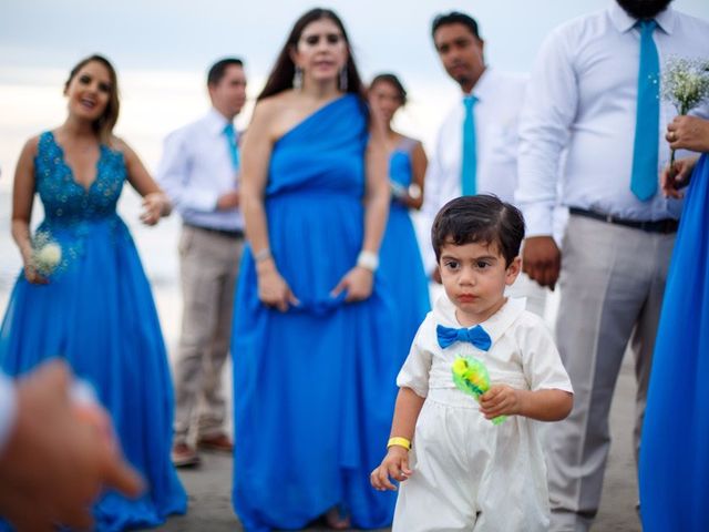 La boda de Carlos y Ahtziri en Bahía de Banderas, Nayarit 41