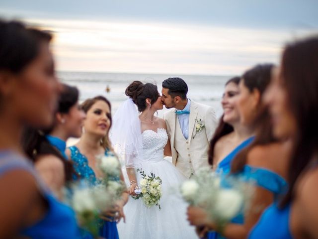 La boda de Carlos y Ahtziri en Bahía de Banderas, Nayarit 47