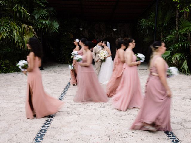 La boda de Roberto y Valeria en Playa del Carmen, Quintana Roo 28