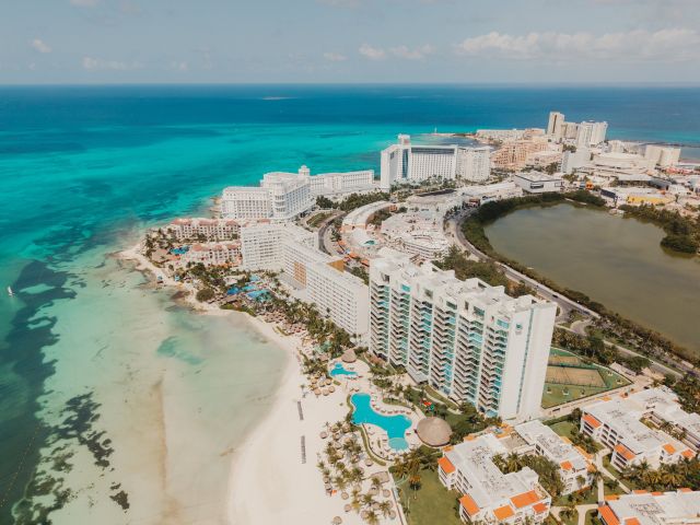 La boda de Lucia y Geraldine en Cancún, Quintana Roo 3