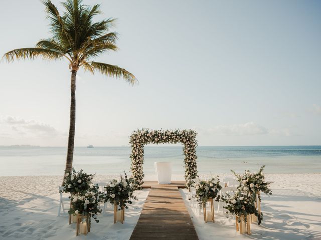 La boda de Lucia y Geraldine en Cancún, Quintana Roo 20