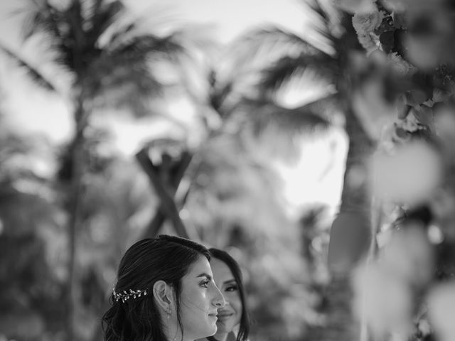 La boda de Lucia y Geraldine en Cancún, Quintana Roo 24