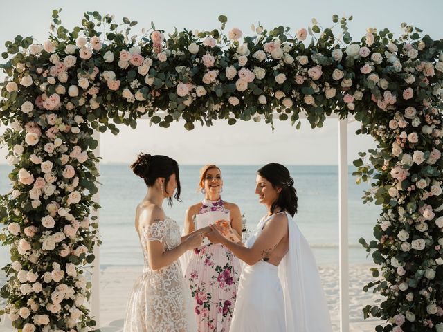 La boda de Lucia y Geraldine en Cancún, Quintana Roo 26
