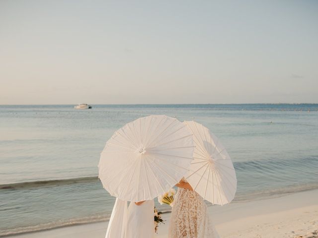 La boda de Lucia y Geraldine en Cancún, Quintana Roo 29