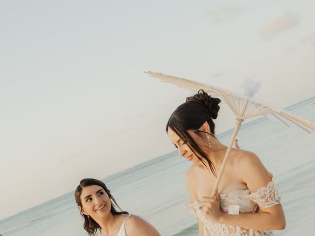La boda de Lucia y Geraldine en Cancún, Quintana Roo 30