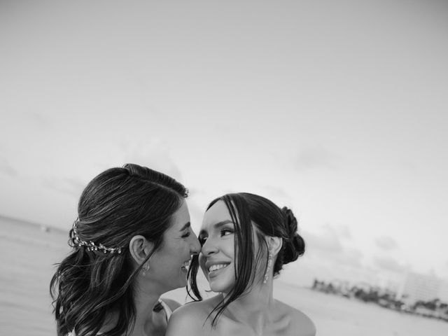 La boda de Lucia y Geraldine en Cancún, Quintana Roo 31