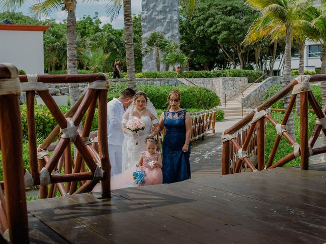 La boda de Hugo y Esmerarlda en Cancún, Quintana Roo 37