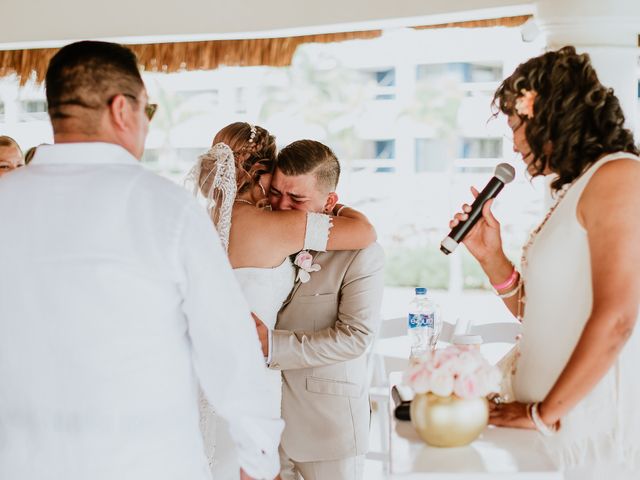 La boda de Hugo y Esmerarlda en Cancún, Quintana Roo 38