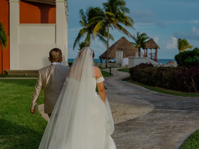 La boda de Hugo y Esmerarlda en Cancún, Quintana Roo 58