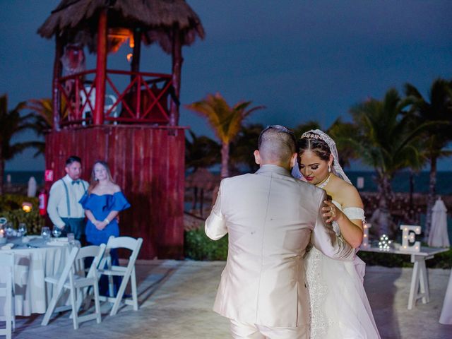 La boda de Hugo y Esmerarlda en Cancún, Quintana Roo 73