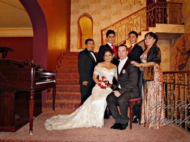 La boda de Christopher y Noemi en Rosarito, Baja California 12