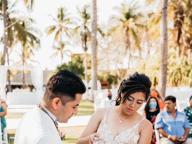 La boda de Walter y Gabriela en Huatulco, Oaxaca 24