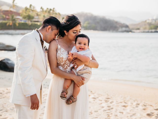 La boda de Walter y Gabriela en Huatulco, Oaxaca 36