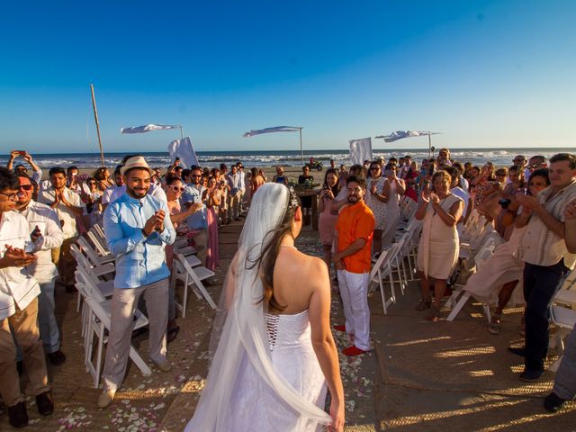La boda de Emiliano y Estefanía en Acapulco, Guerrero 9