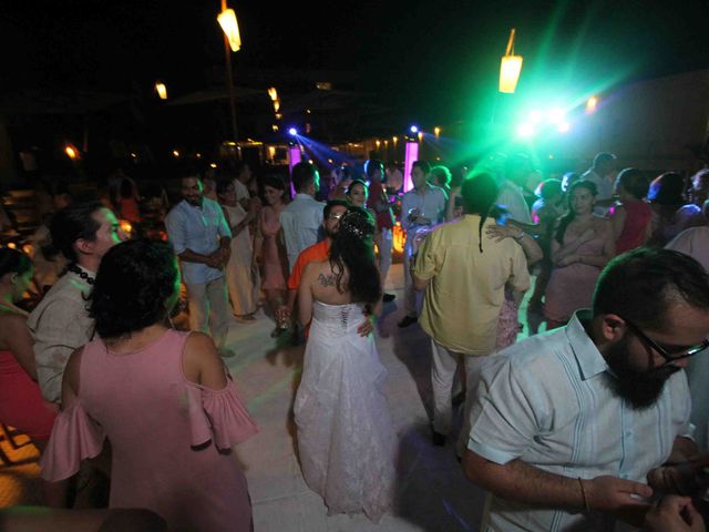 La boda de Emiliano y Estefanía en Acapulco, Guerrero 20