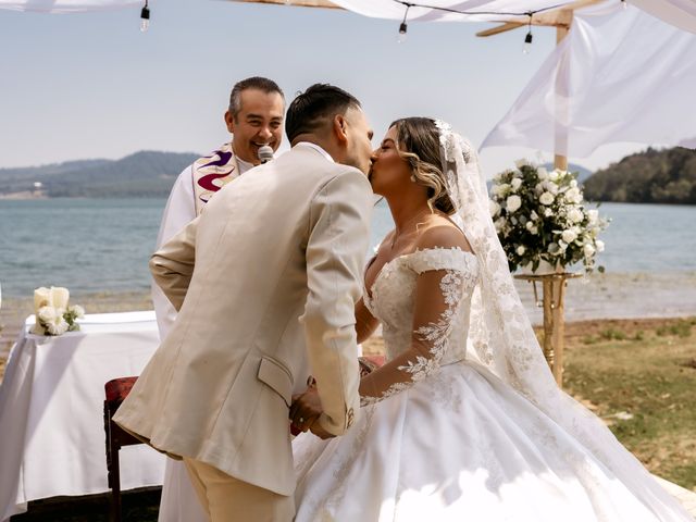 La boda de Brandon y Tonantzin en Zirahuén, Michoacán 25