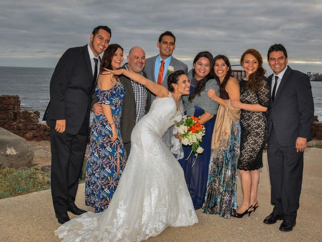 La boda de Dante y Roxana en Rosarito, Baja California 16