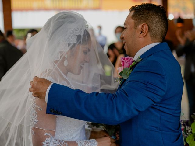 La boda de Carlos y Ileana en Coatzacoalcos, Veracruz 29