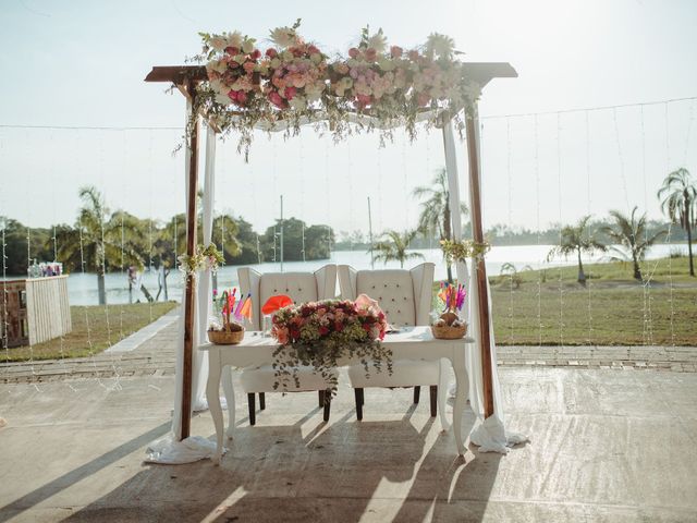 La boda de Berenice y Donato en Coatzacoalcos, Veracruz 21