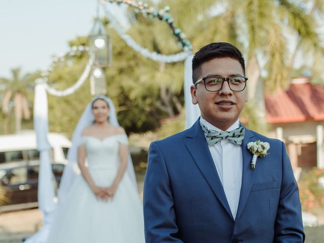 La boda de Berenice y Donato en Coatzacoalcos, Veracruz 24