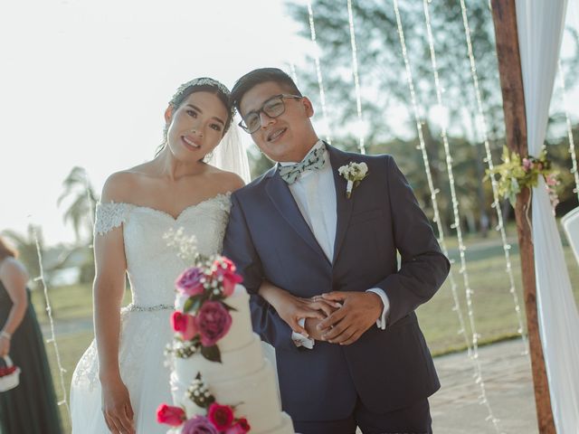 La boda de Berenice y Donato en Coatzacoalcos, Veracruz 32